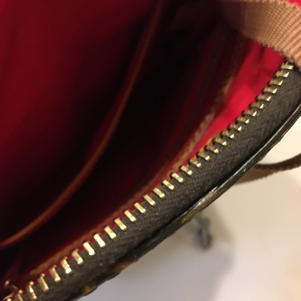 Dooney n Bourke Purse. In great condition - Picture 6 of 8
